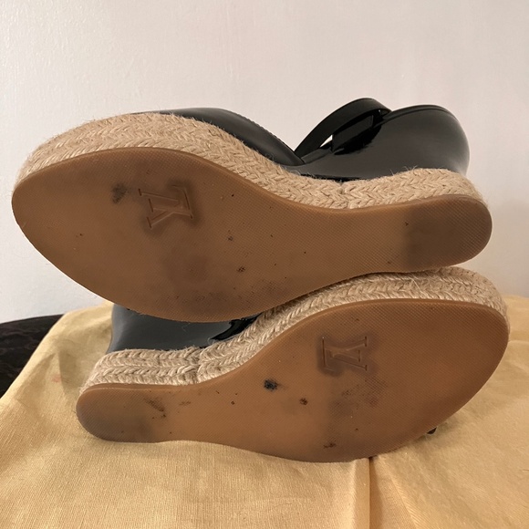 LOUIS VUITTON PATENT LEATHER WEDGES - Picture 13 of 15